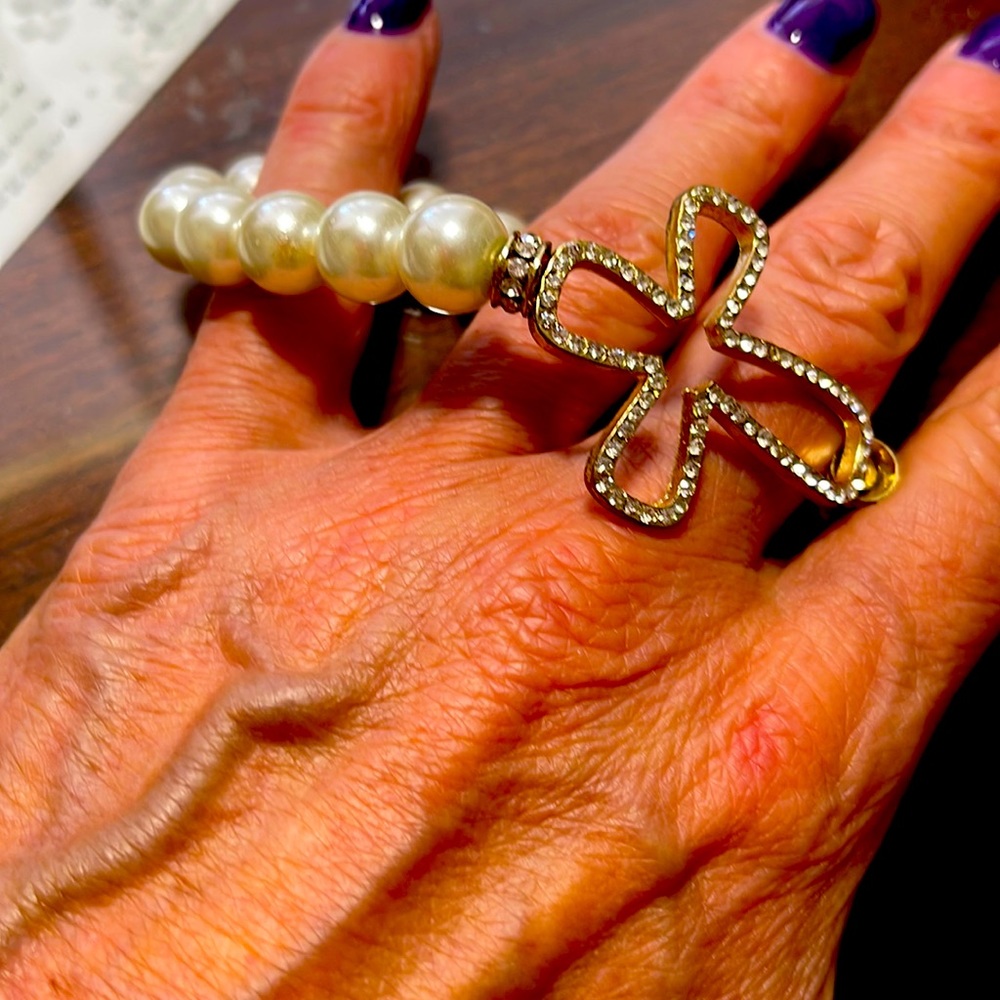 Rhinestone cross peril bacelet